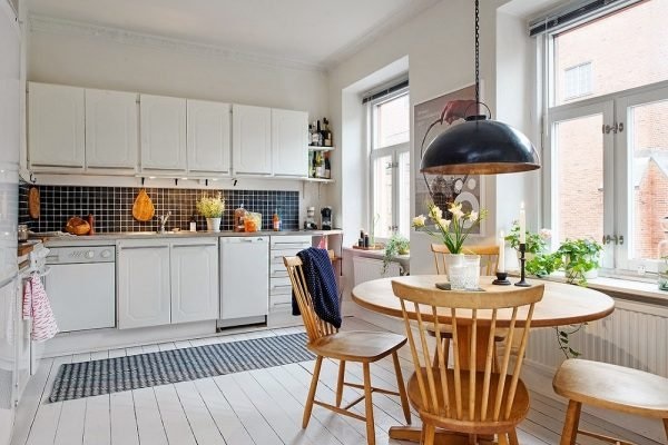 Không gian căn bếp với nội thất gỗ