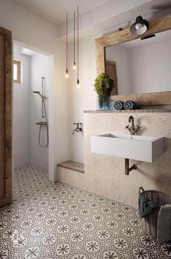 Phòng tắm ấn tượng với chất liệu gạch bông tạo điểm nhấn, thiết bị vệ sinh nhỏ gọn, bố trí hợp lý tạo nên sự ngăn nắp, gọn gàng